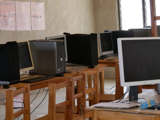 Mikrokredite und Computerzentrum